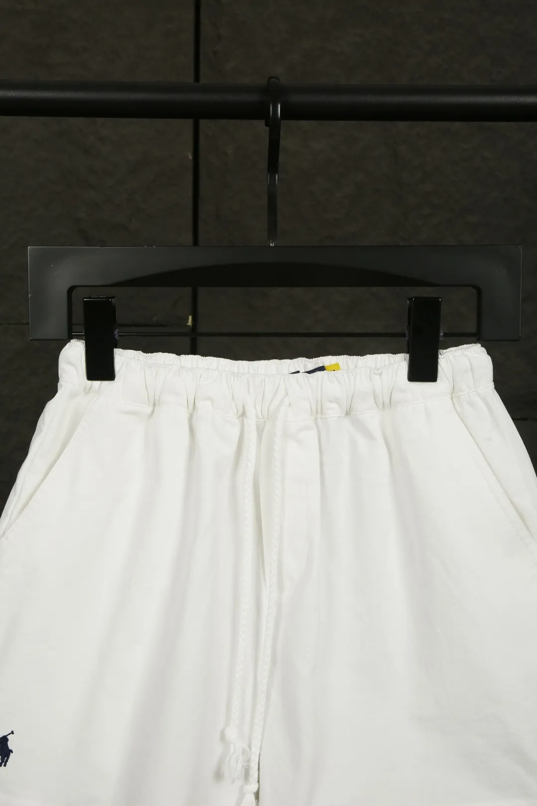 P146 Actual photo [Hot in summer] Style number: 25051# Color: Black/Navy/Khaki/Beige/Matte Pink Size: S to 100% restoration of workmanship, fake placket design with front waves, double stitched lines covering the independent waistband, 0.6 thread pressure for the whole garment ✅ - RL/women's classic drawstring cotton shorts, super long and wide-leg style, the upper body does not stick to the legs, breathable and cool, drawstring elastic waist, easy to wear and match, all shirts and short-sleeved suits are good-looking. If you like the lazy style, you must buy the refreshing commuting OOTD, practical and full, a must-have item for the summer wardrobe, clean and refreshing